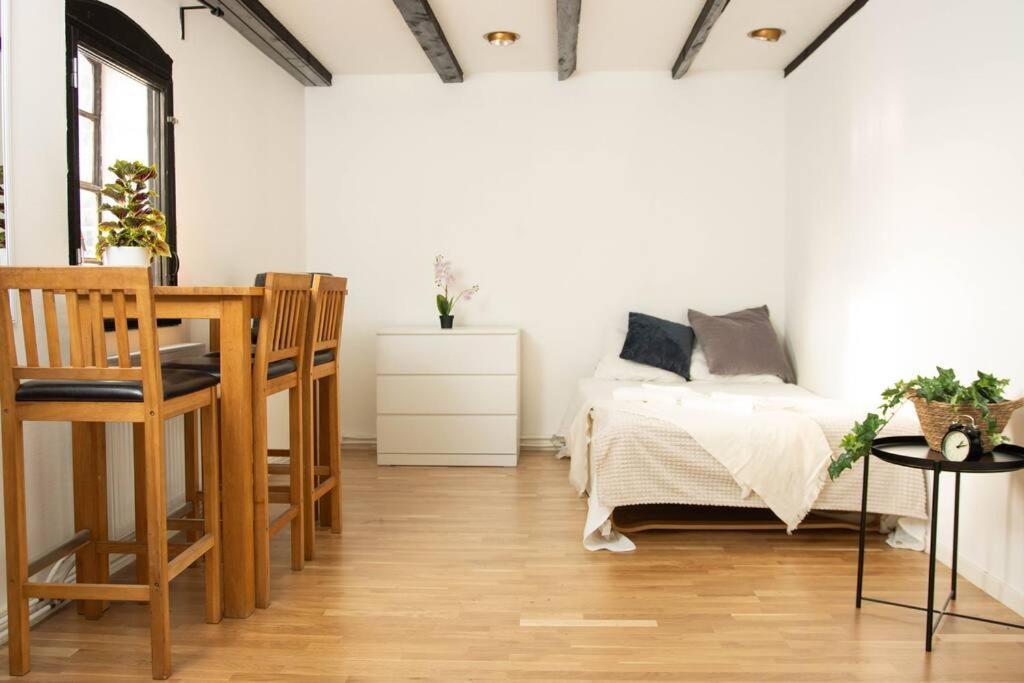 Historical Malt Factory Apartment, 6 Bedrooms, Sleeps 12 , Hot Tub Helsingborg Eksteriør bilde